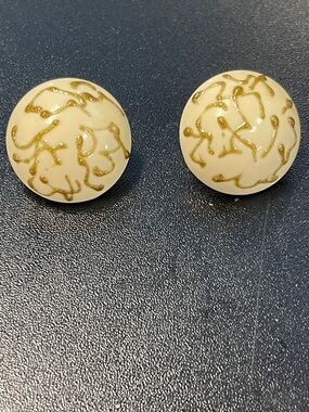 Vintage Cream and Gold Round Statement Earrings- D4